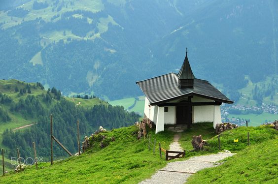 Austria, a country that was "close" to France, has a lot of tourist destinations