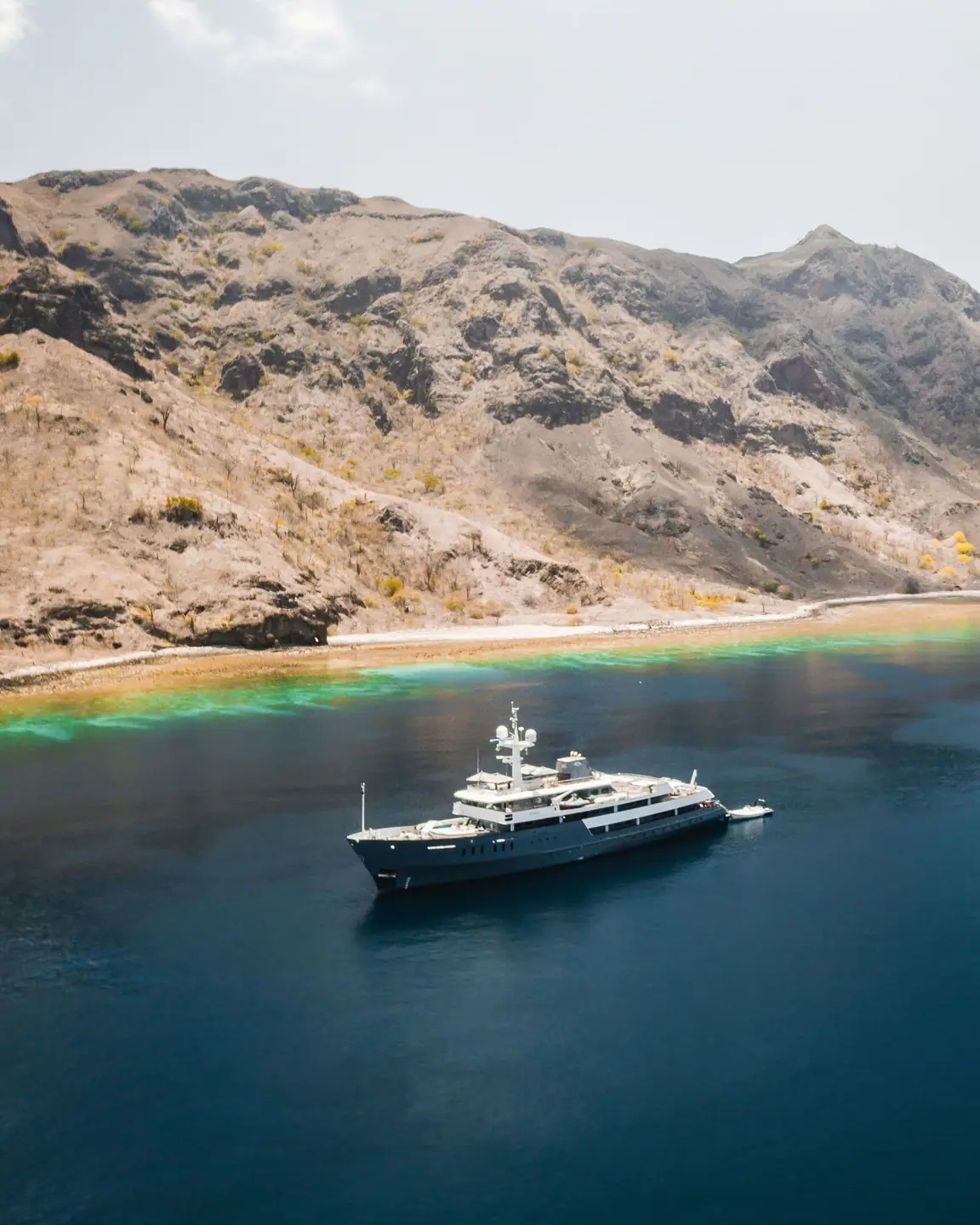 Komodo yacht charter